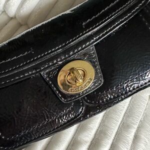 Wristlet/wallet coach